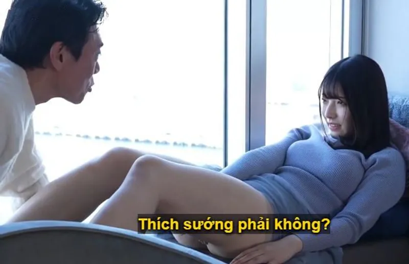 Cuộc chạm trán giữa ông bác và cô minh tinh trẻ mới nổi trong nhà nghỉ sang trọng