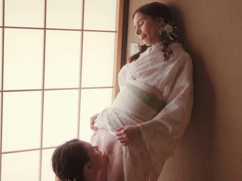 Lên đỉnh khi được bạn thân sờ bím hồng cô em thật dâm và gợi tình trong bộ kimono